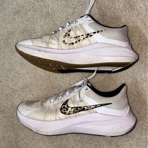 Nike Winflo 8 Premium - women’s road running shoes, size 8.5
